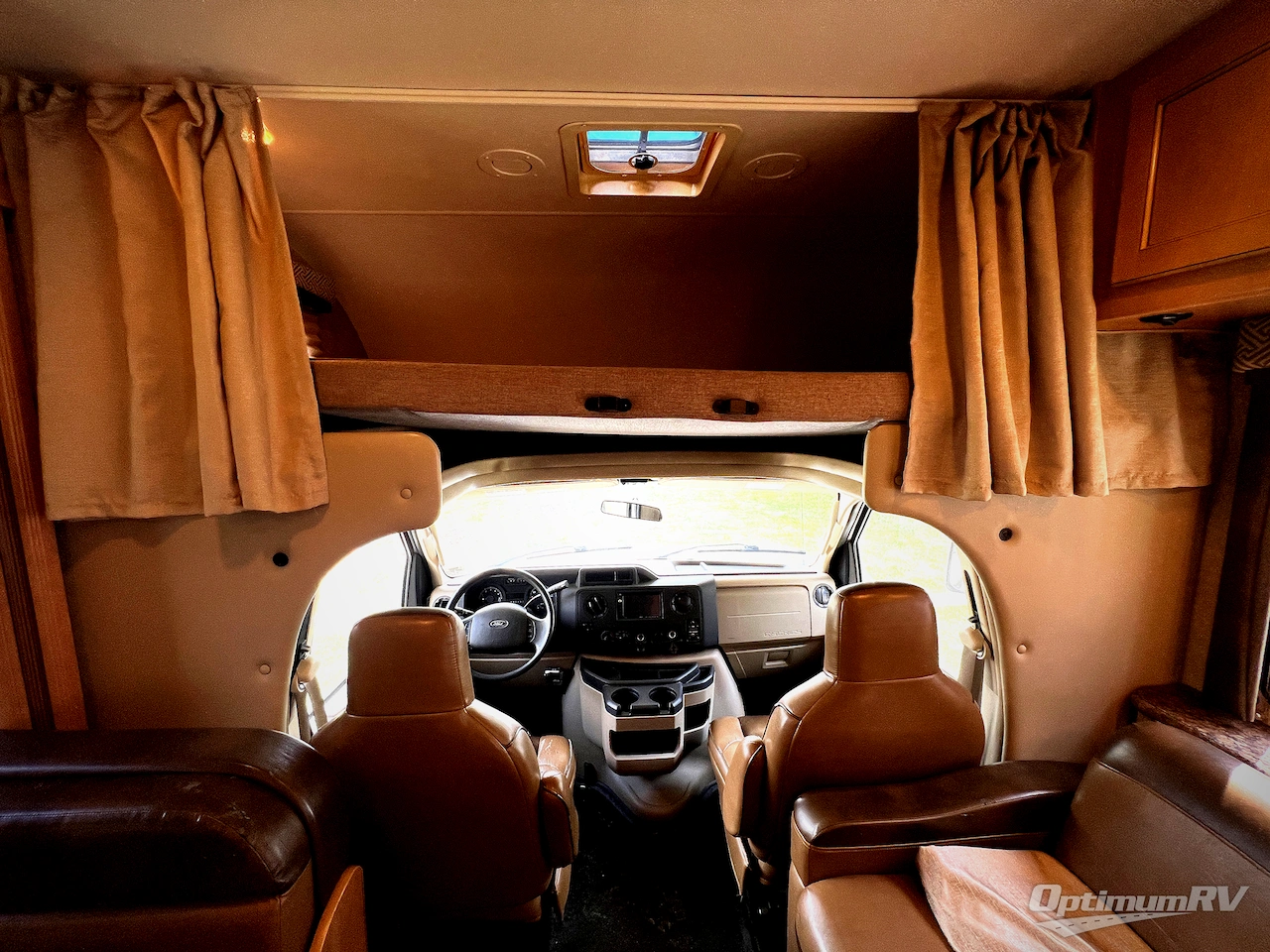 2017 Thor Chateau 28Z Photo 6