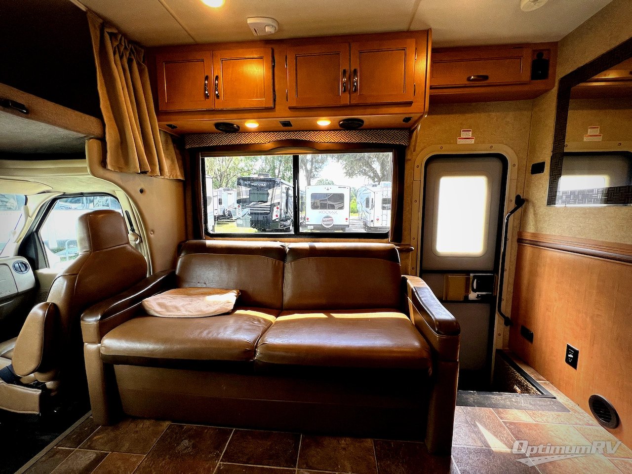 2017 Thor Chateau 28Z Photo 8