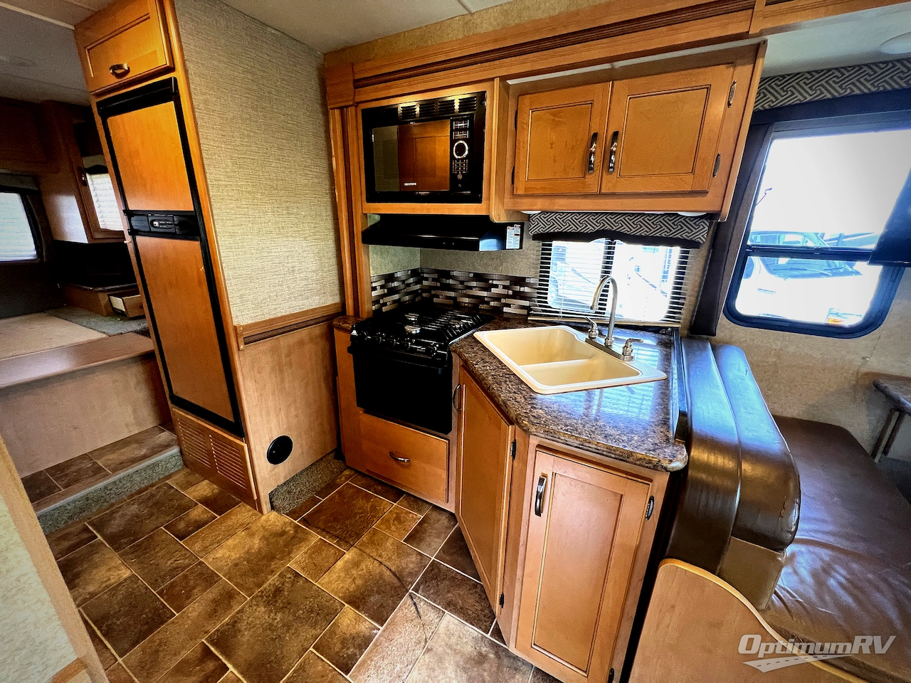 2017 Thor Chateau 28Z Photo 9