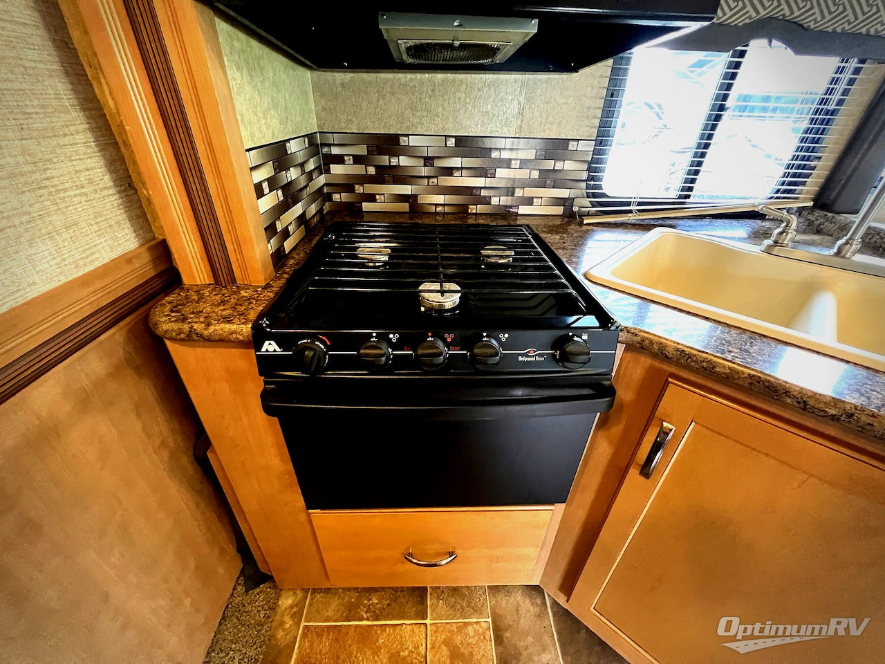 2017 Thor Chateau 28Z Photo 11