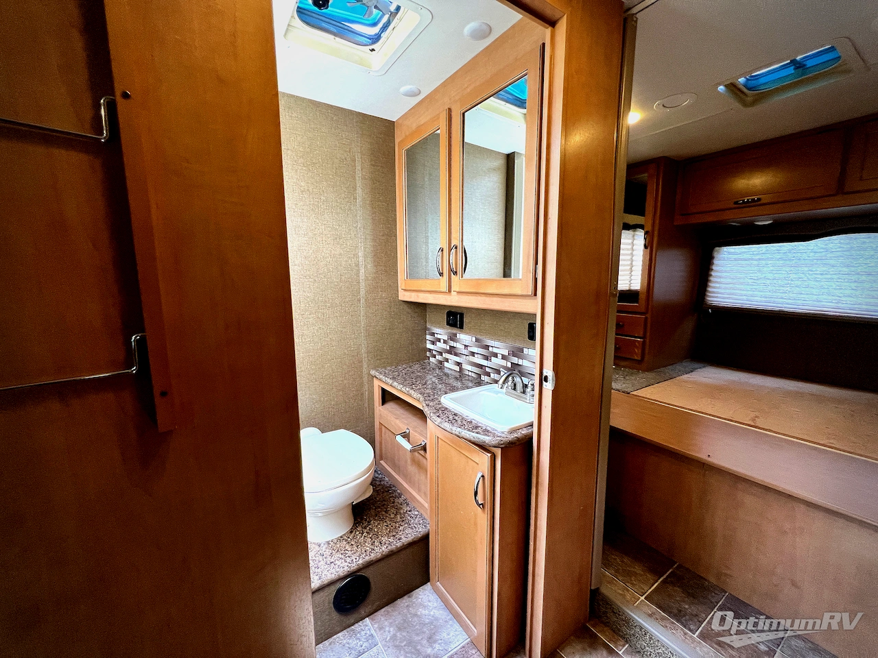 2017 Thor Chateau 28Z Photo 17