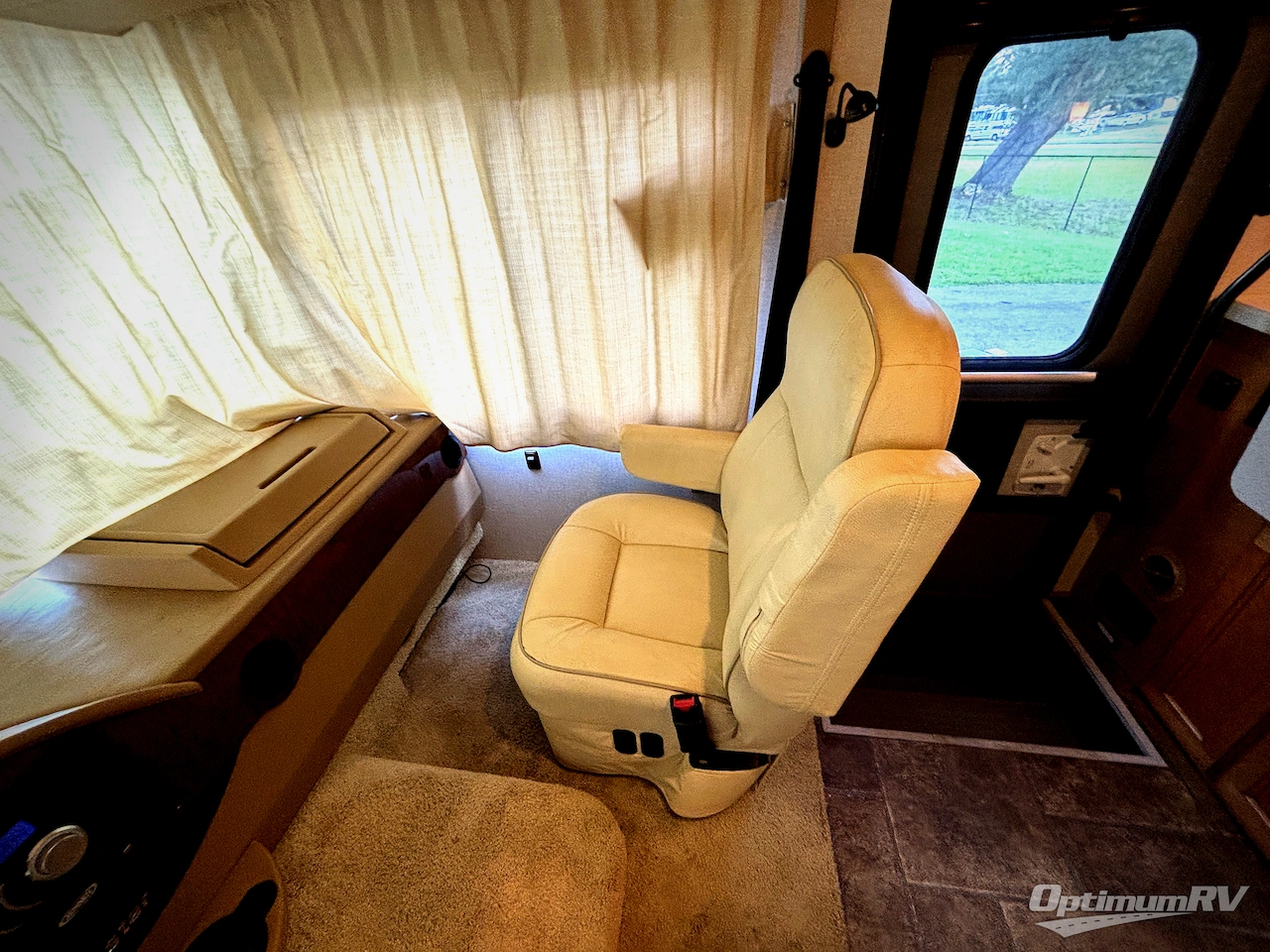 2014 Itasca Sunstar 35F Photo 9