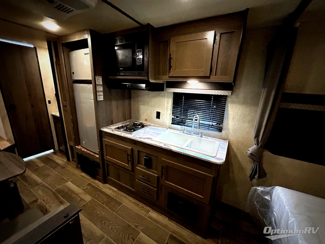 2022 Gulf Stream Kingsport Ultra Lite 248BH Photo 8