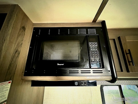 2022 Gulf Stream Kingsport 248BH RV Photo 3