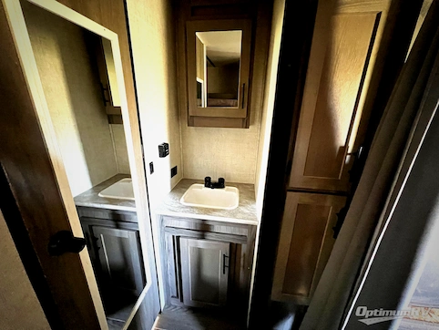 2022 Gulf Stream Kingsport 248BH RV Photo 4