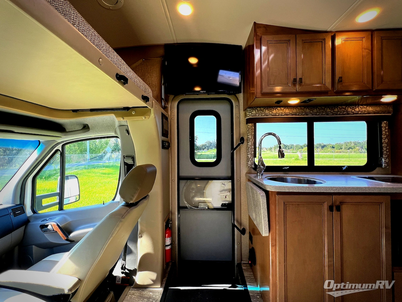 2019 Thor Citation Sprinter 24SS Photo 8