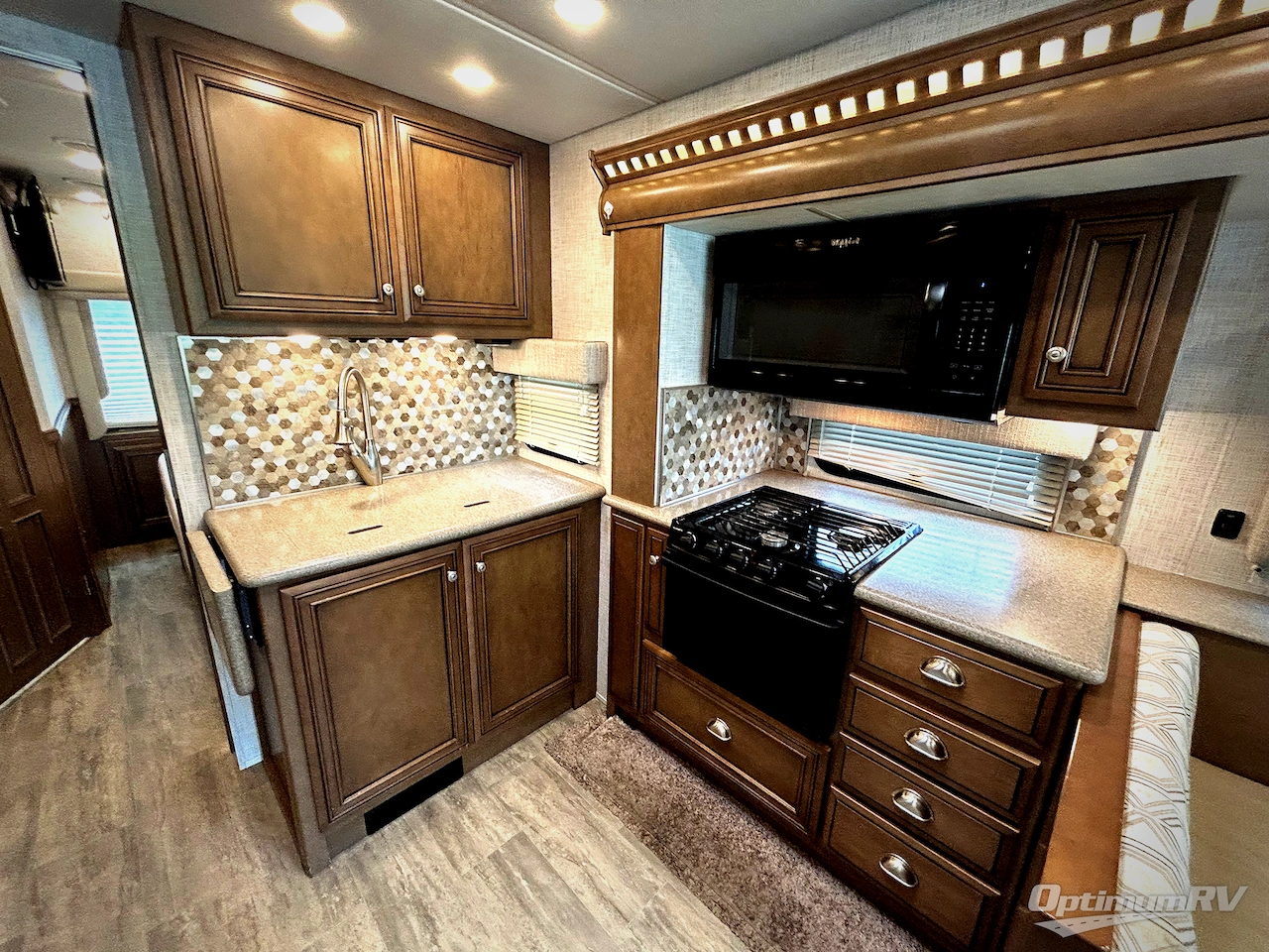 2020 Newmar Bay Star Sport 2813 Photo 6