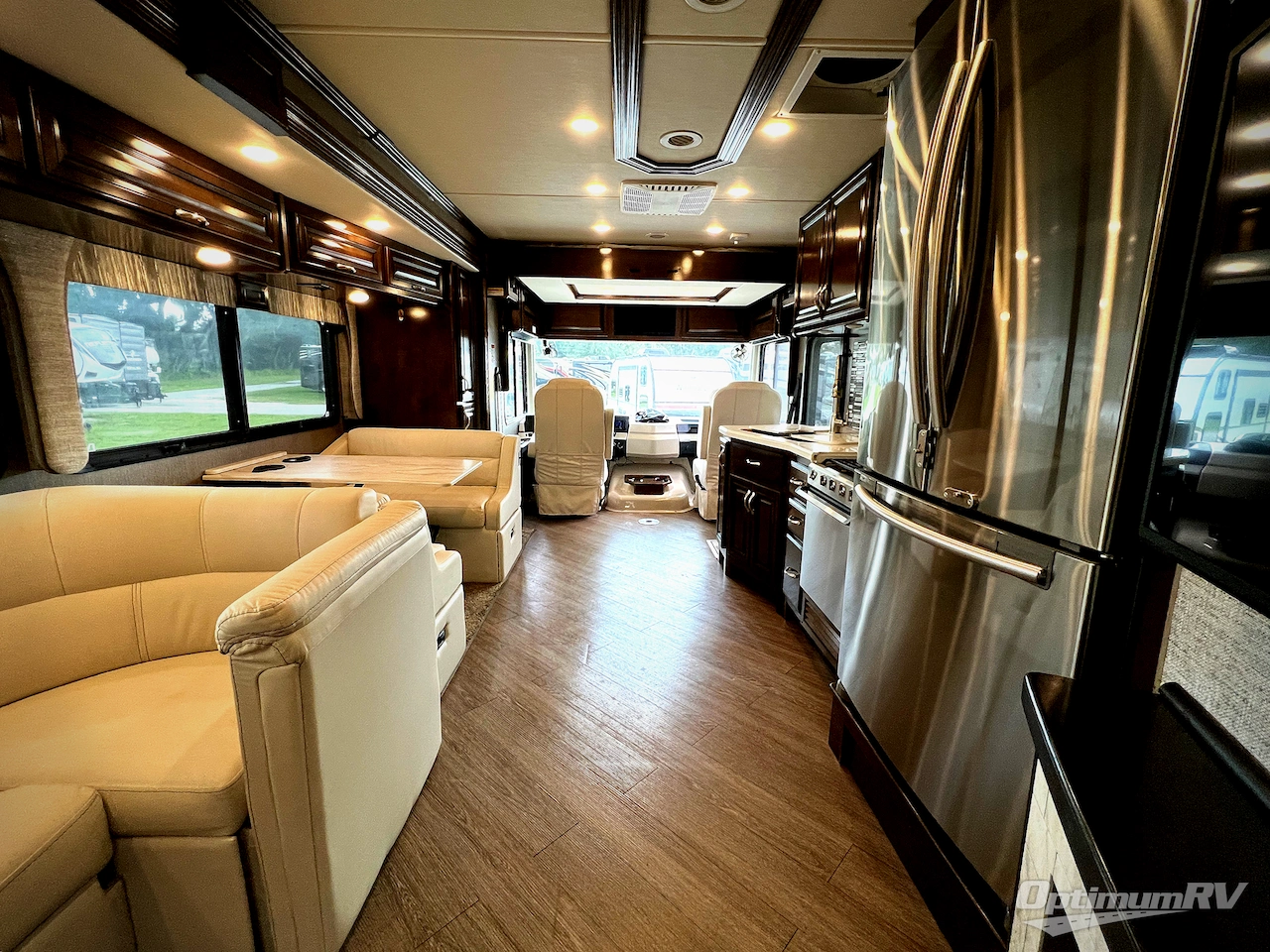 2020 Fleetwood Bounder 33C Photo 5