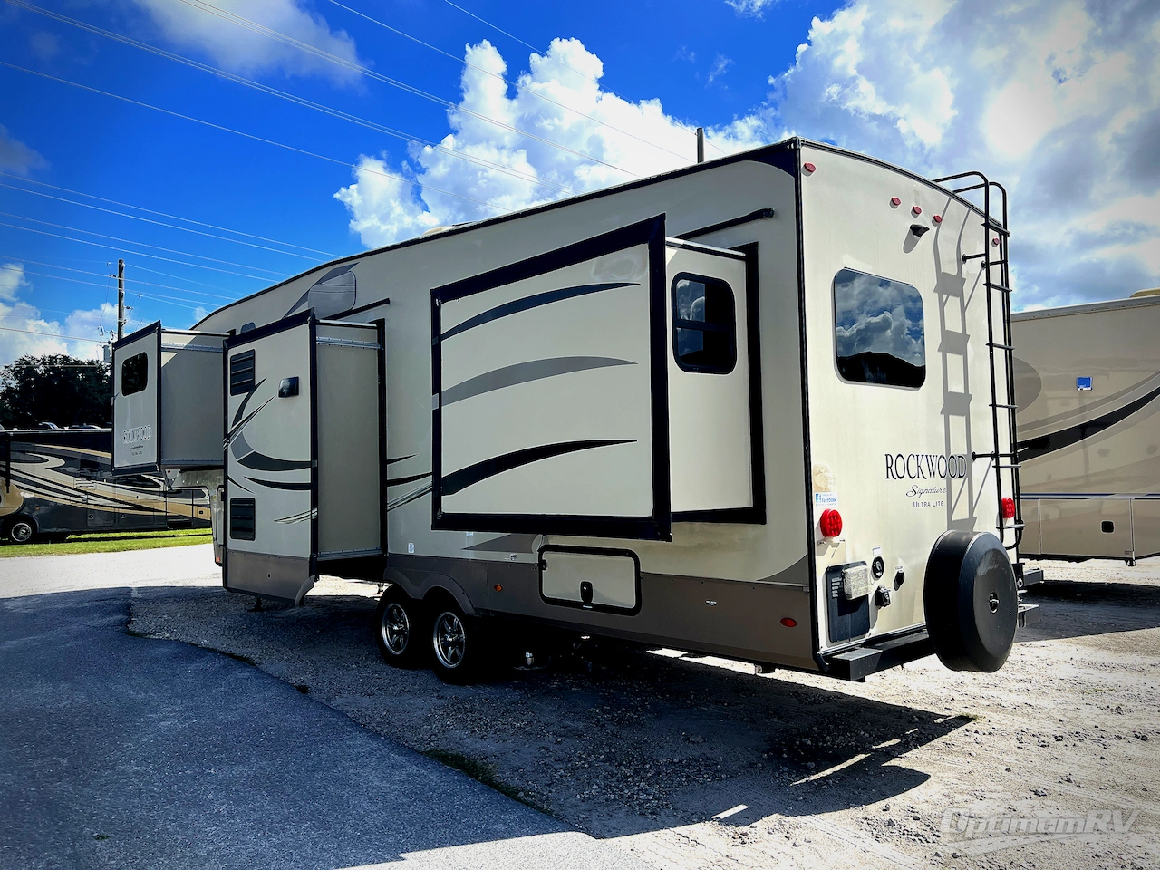 2018 Forest River Rockwood Signature Ultra Lite 8297S Photo 2
