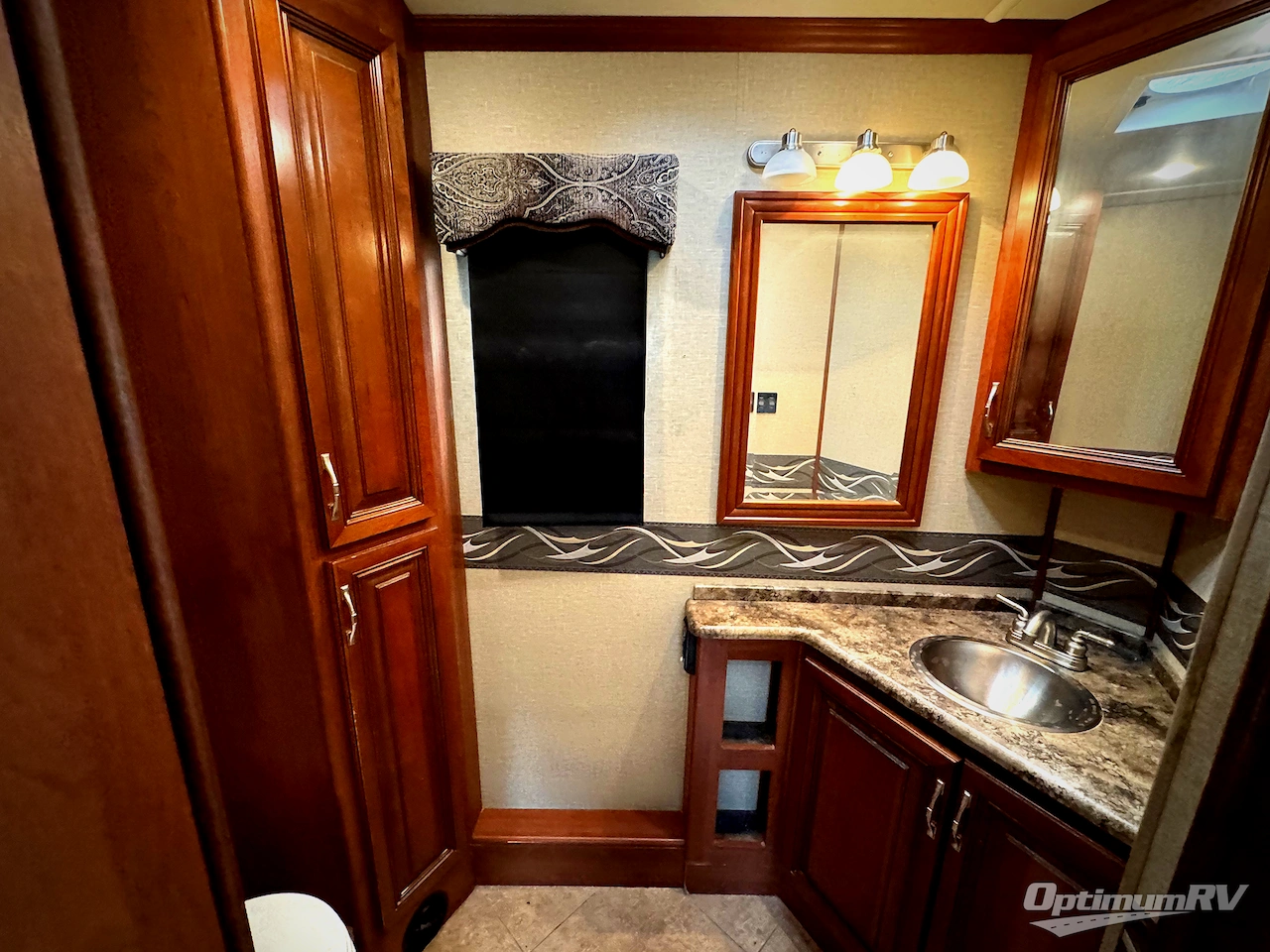 2015 Holiday Rambler Vacationer 36DBT Photo 15