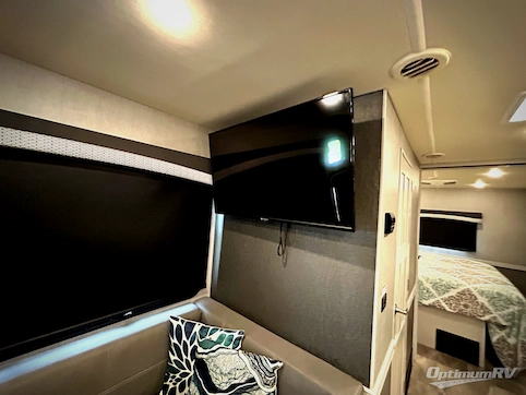 2021 Fleetwood Flair 29M RV Photo 3