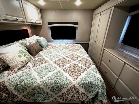 2021 Fleetwood Flair 29M RV Photo 4