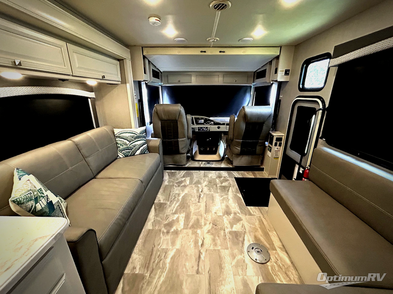2021 Fleetwood Flair 29M Photo 5