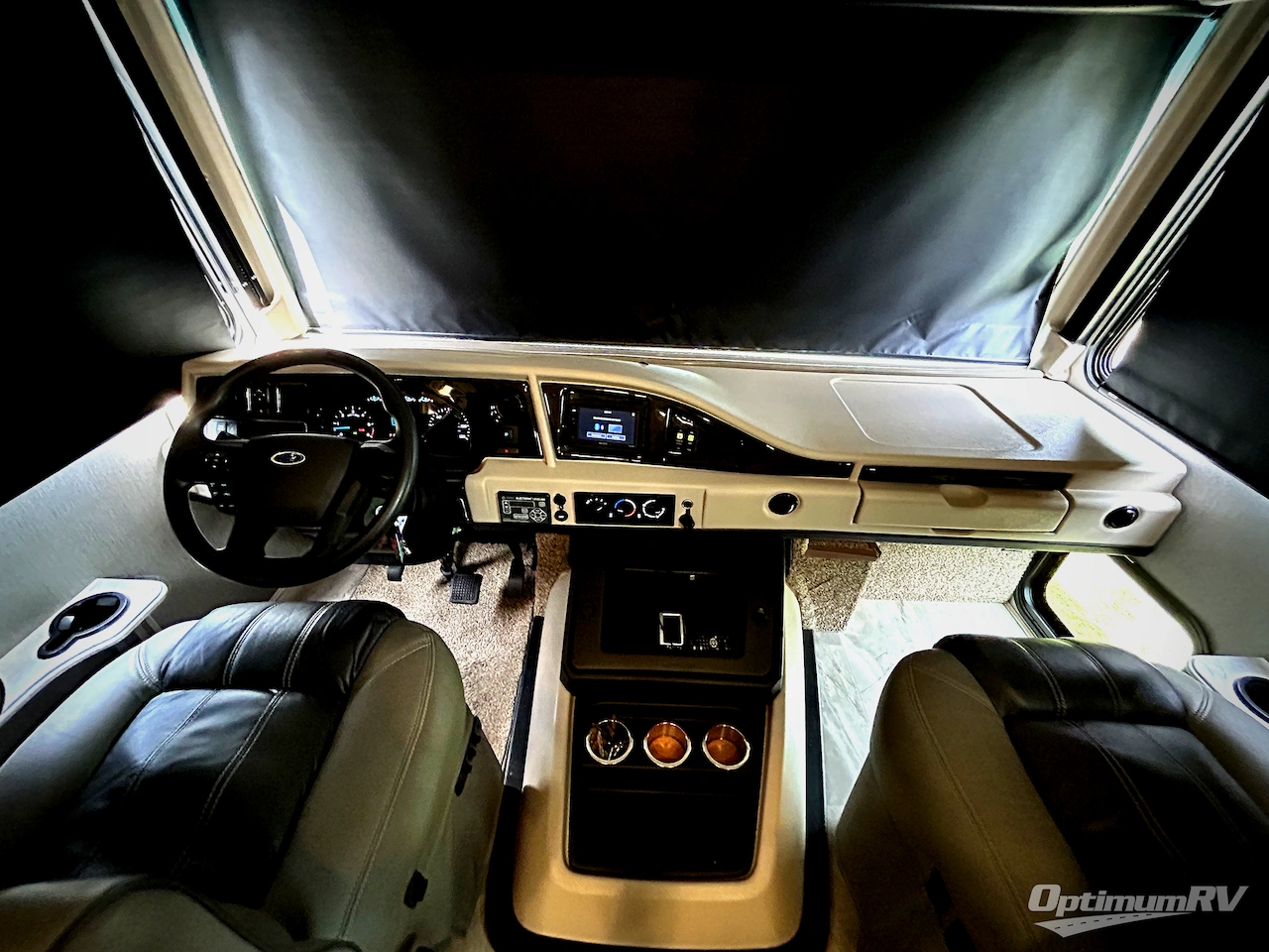 2021 Fleetwood Flair 29M Photo 8