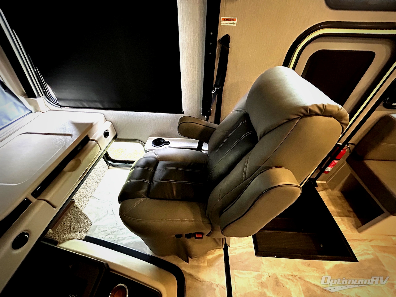 2021 Fleetwood Flair 29M Photo 9
