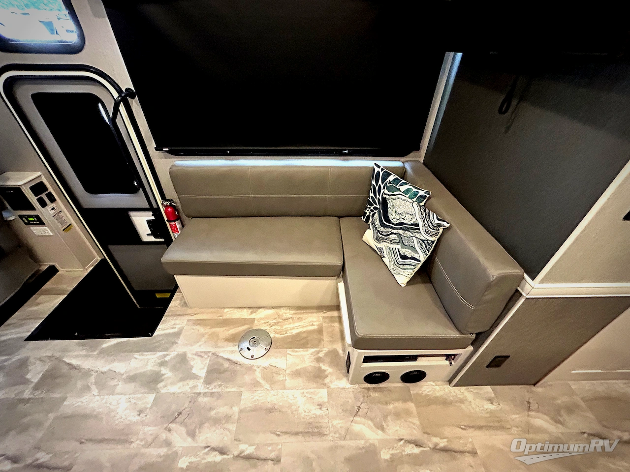 2021 Fleetwood Flair 29M Photo 10