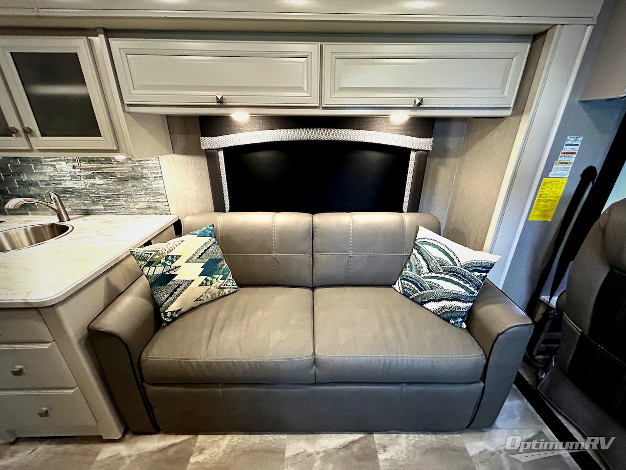 2021 Fleetwood Flair 29M Photo 12