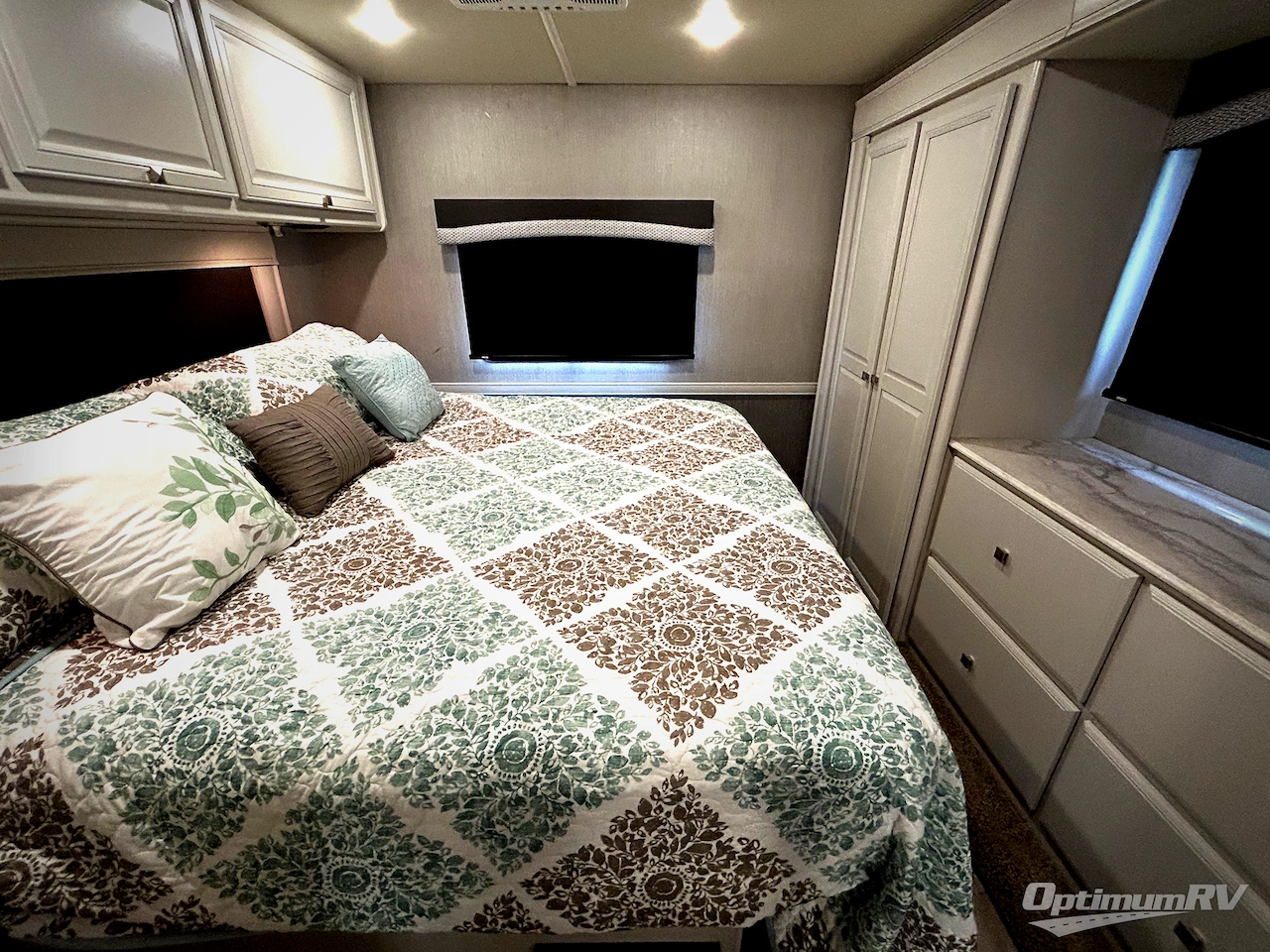 2021 Fleetwood Flair 29M Photo 16