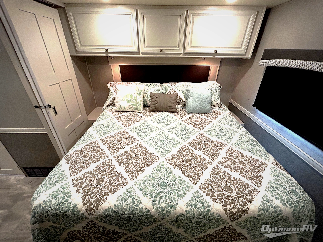2021 Fleetwood Flair 29M Photo 17