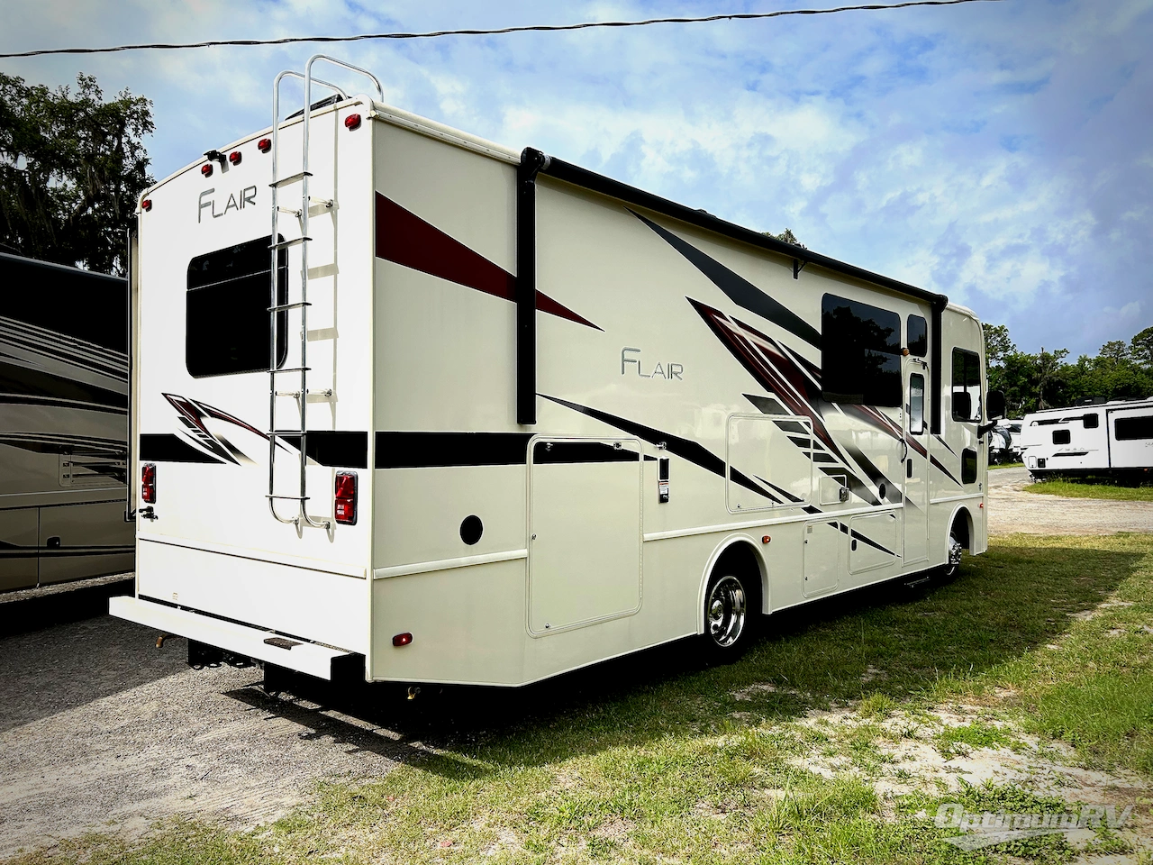 2021 Fleetwood Flair 29M Photo 2