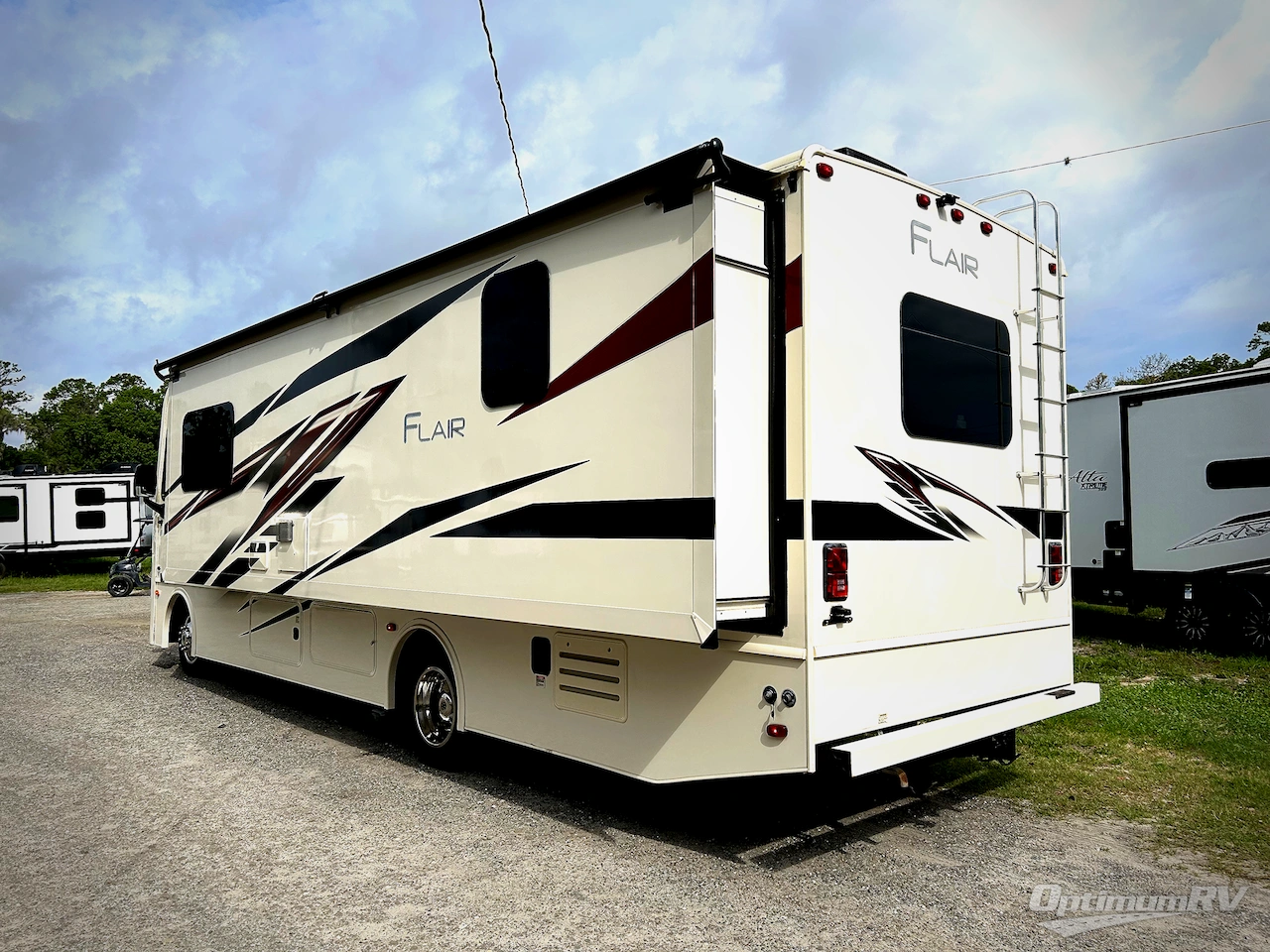 2021 Fleetwood Flair 29M Photo 3