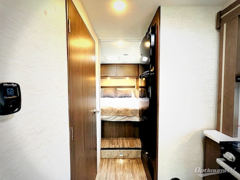 2025 Thor Four Winds 28Z RV Photo 3