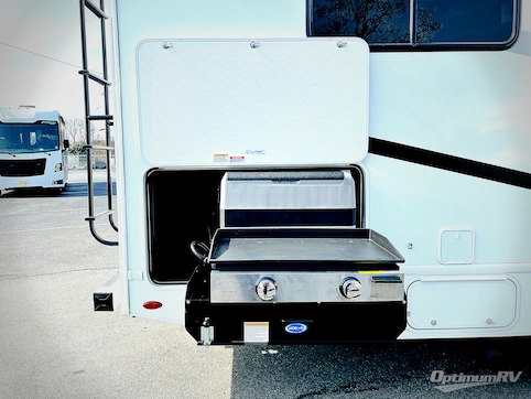 2025 Thor Four Winds 28Z RV Photo 4
