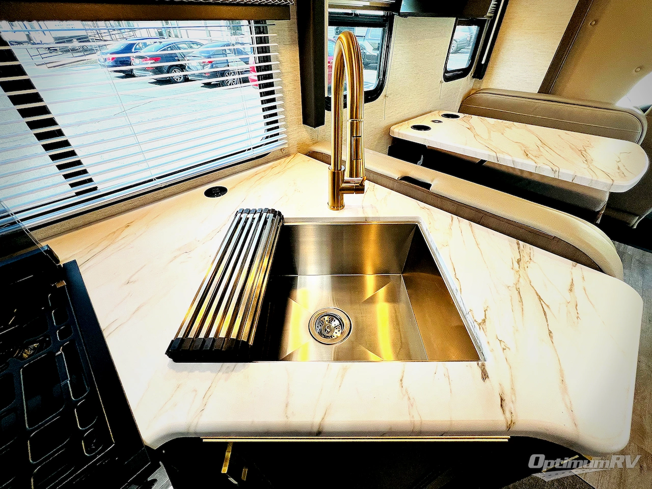 2025 Thor Four Winds 28Z Photo 11
