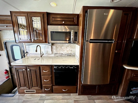2017 Thor Miramar 34.1 RV Photo 2