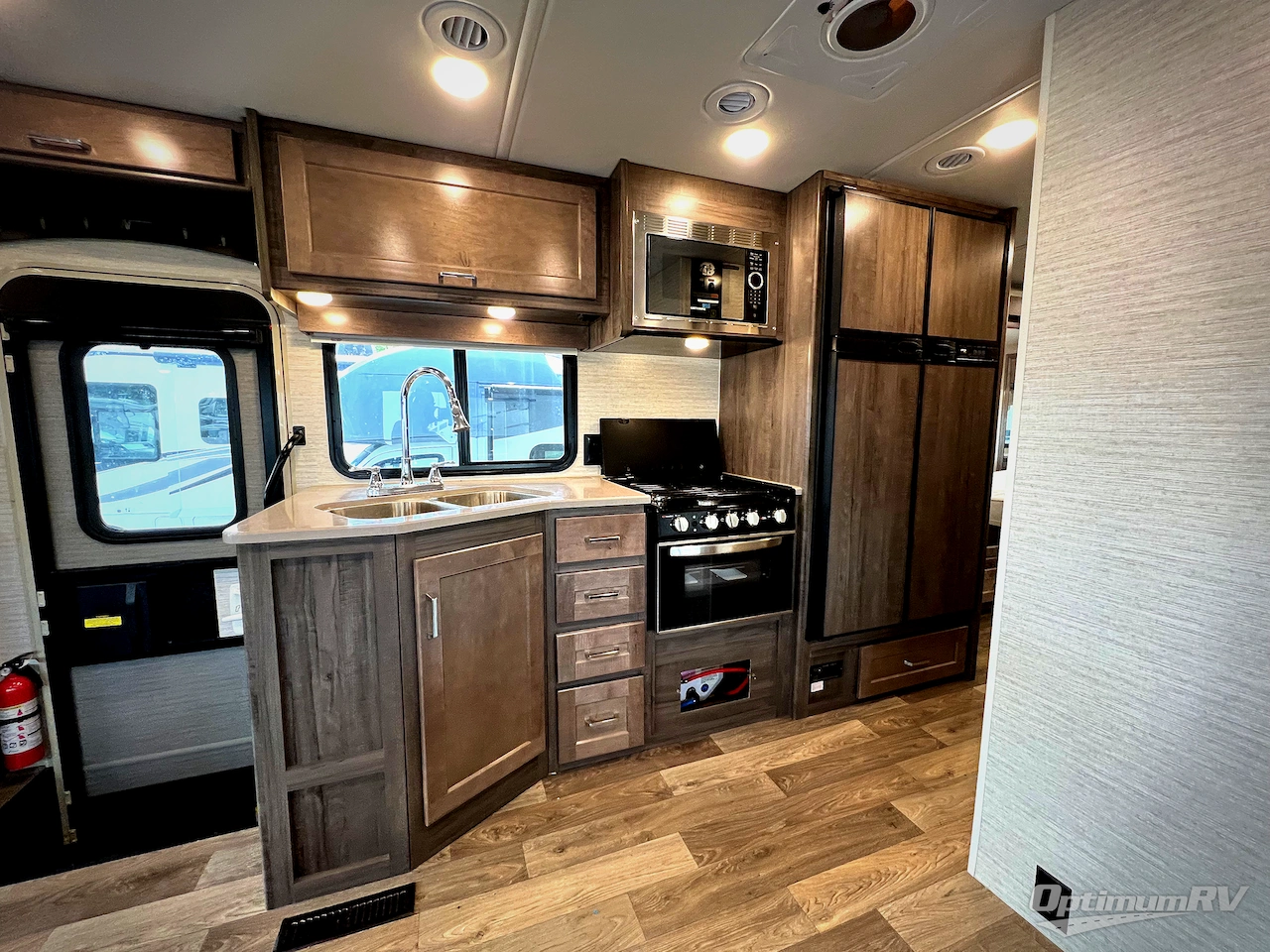 2022 Winnebago Vista 35U Photo 11