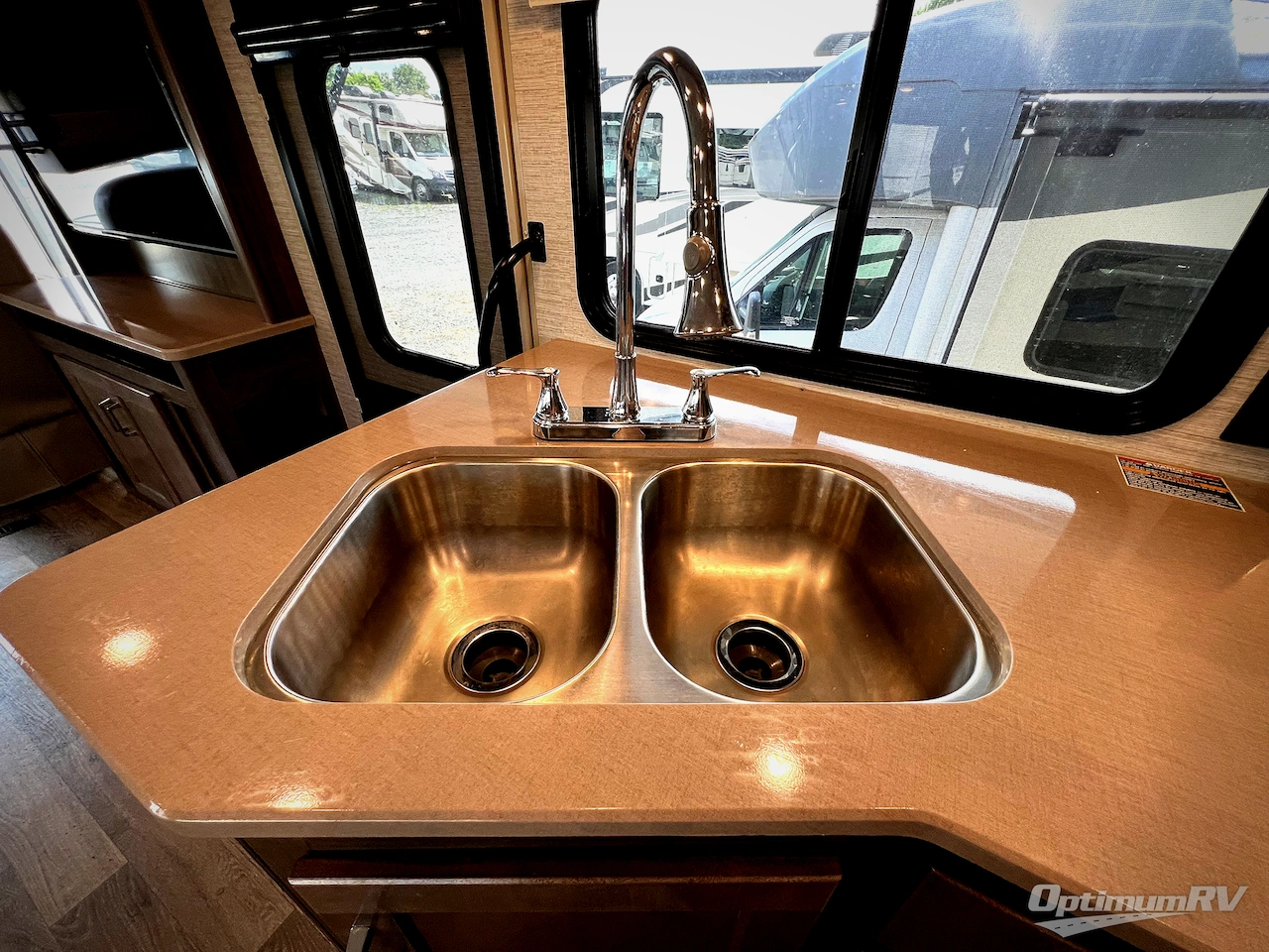 2022 Winnebago Vista 35U Photo 13
