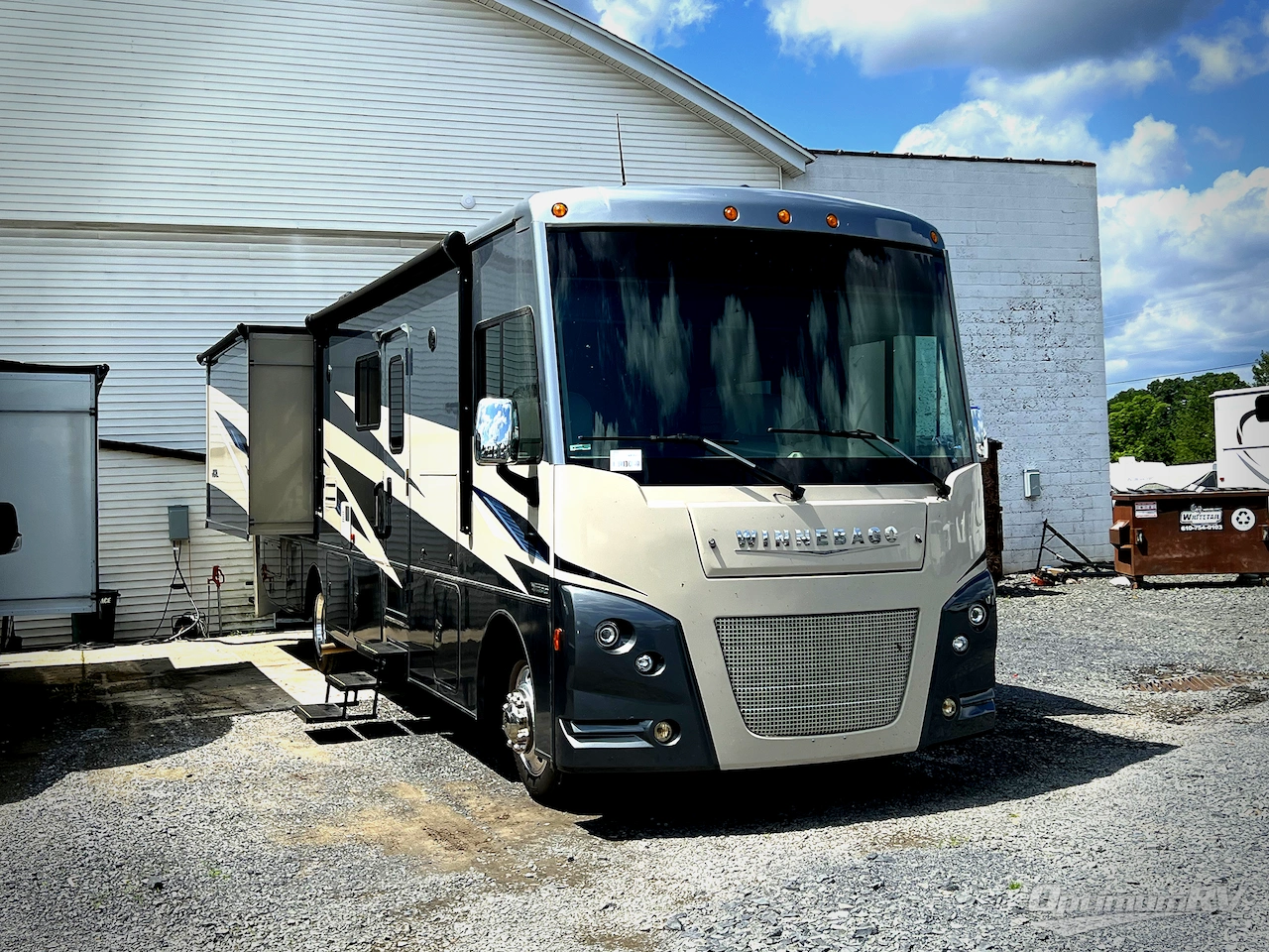 2022 Winnebago Vista 35U Photo 1