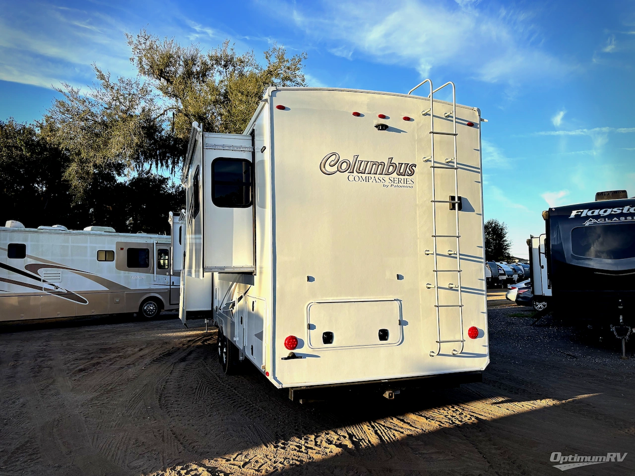 2021 Palomino Columbus 389FLC Photo 3