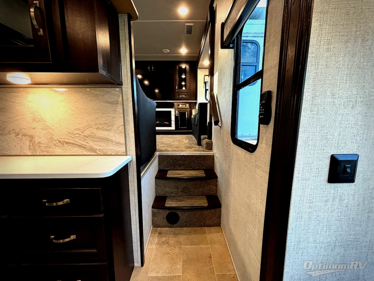 2021 Palomino Columbus 389FLC Photo 9