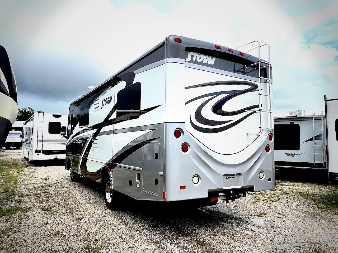 2016 Fleetwood Storm 28MS Photo 3