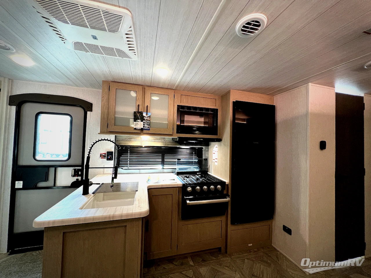 2024 Forest River Wildwood 31KQBTSX Photo 8