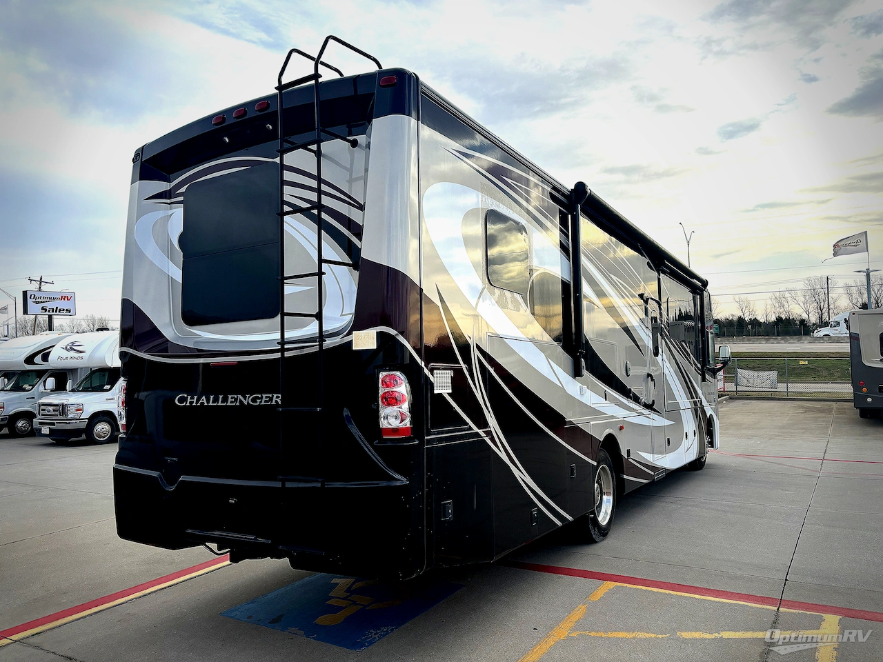 2016 Thor Challenger 36TL Photo 2