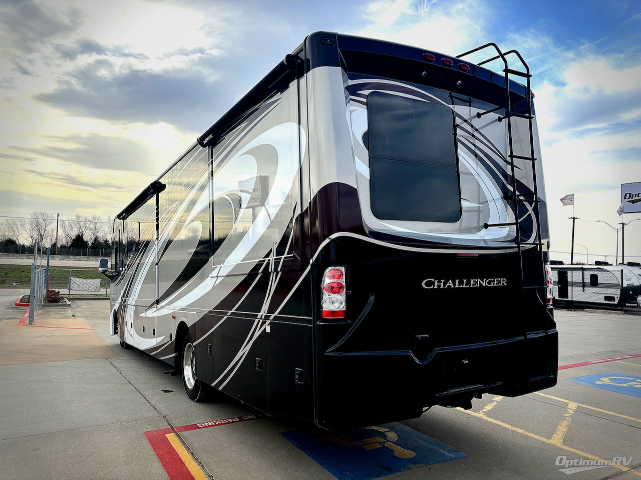 2016 Thor Challenger 36TL Photo 3