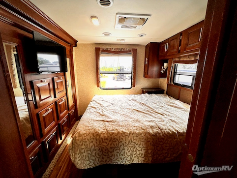 2015 Forest River Georgetown 351DS RV Photo 4