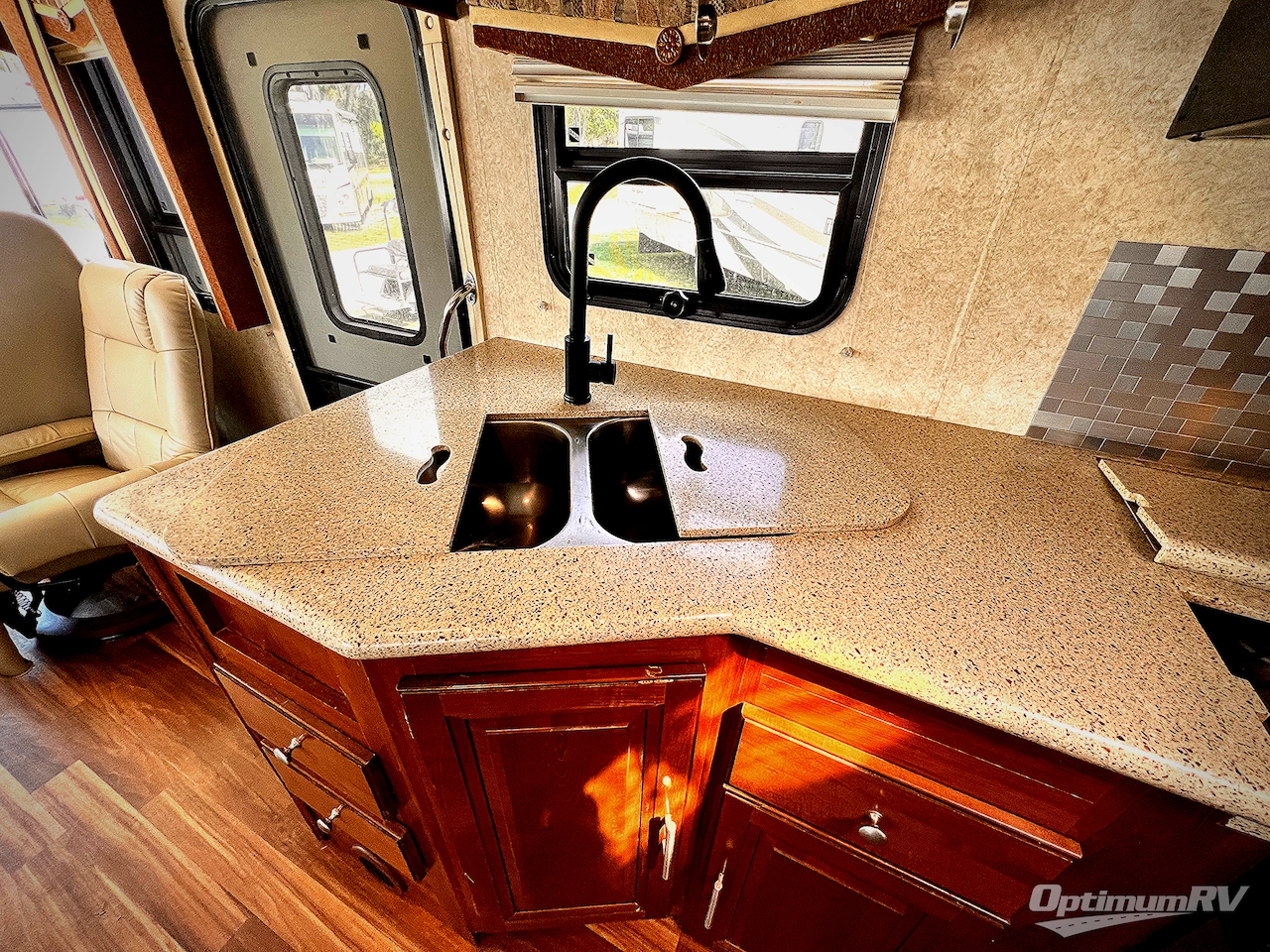 2014 Forest River Georgetown 351DSF Photo 12