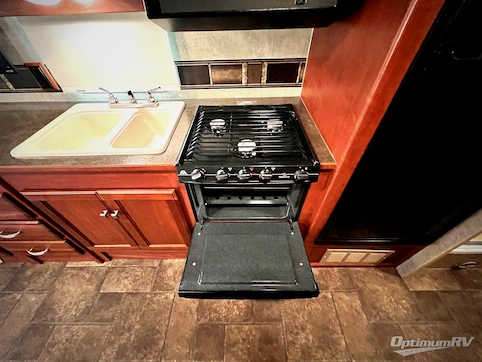 2014 Winnebago Sunstar 31KE RV Photo 3