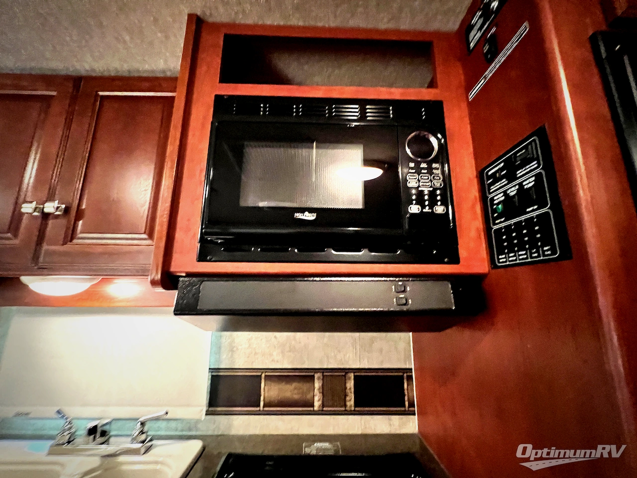 2014 Winnebago Sunstar 31KE Photo 12