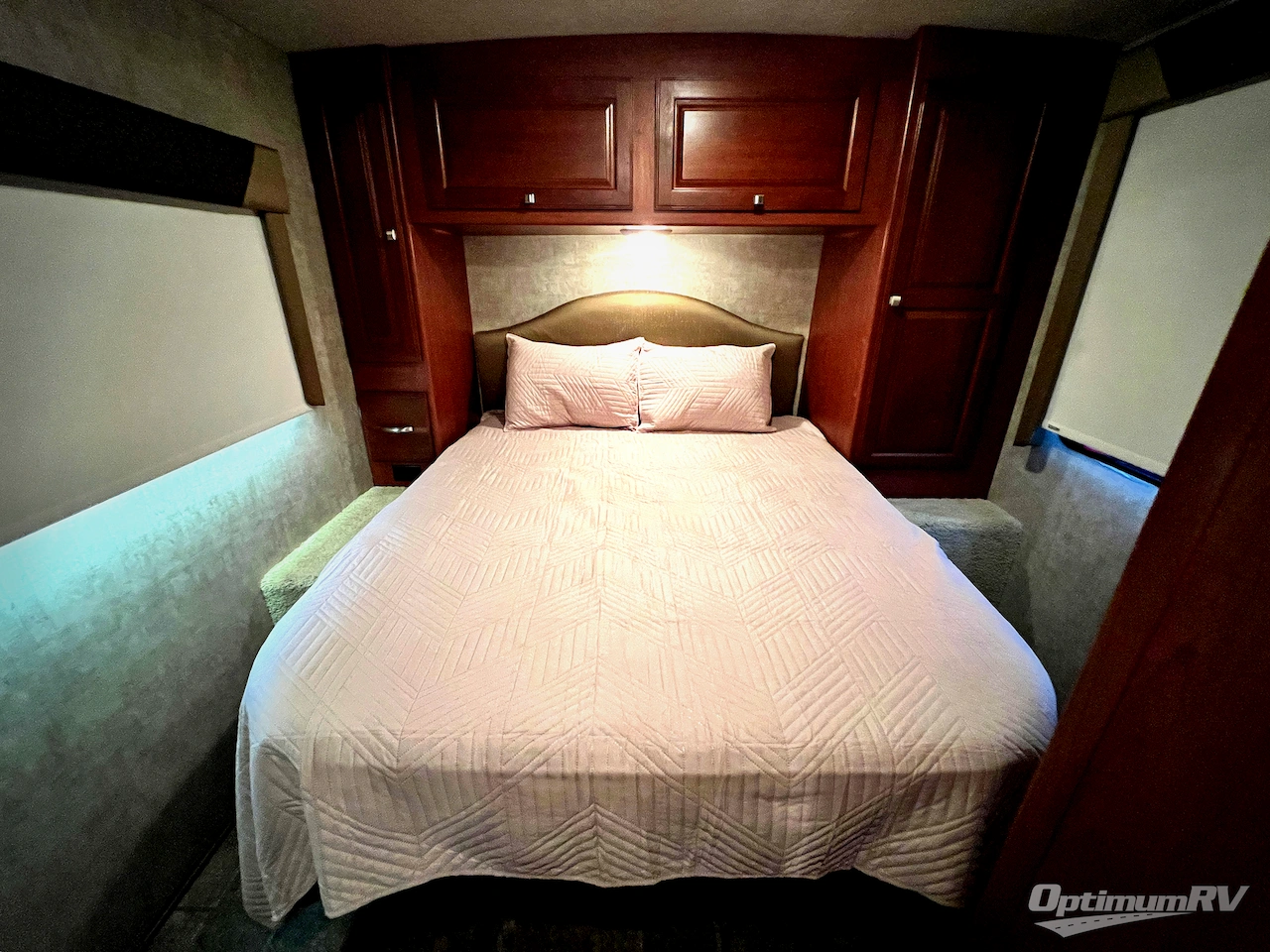 2014 Winnebago Sunstar 31KE Photo 20