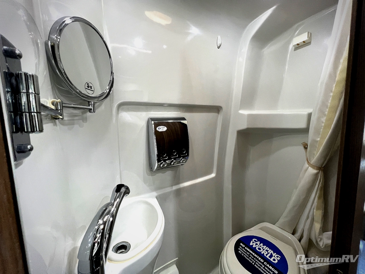 2018 Airstream Interstate Grand Tour EXT Std. Model Photo 18