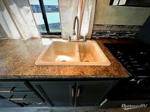 2012 Thor Chateau 31A RV Photo 3