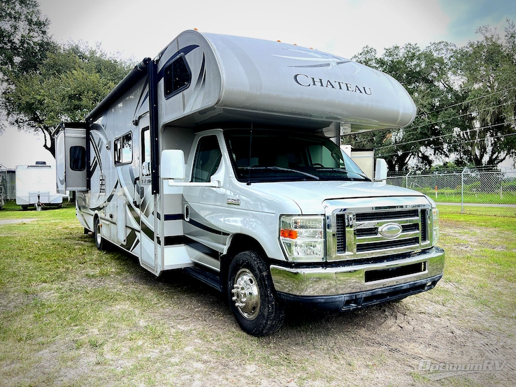 2012 Thor Chateau 31A RV Photo 1