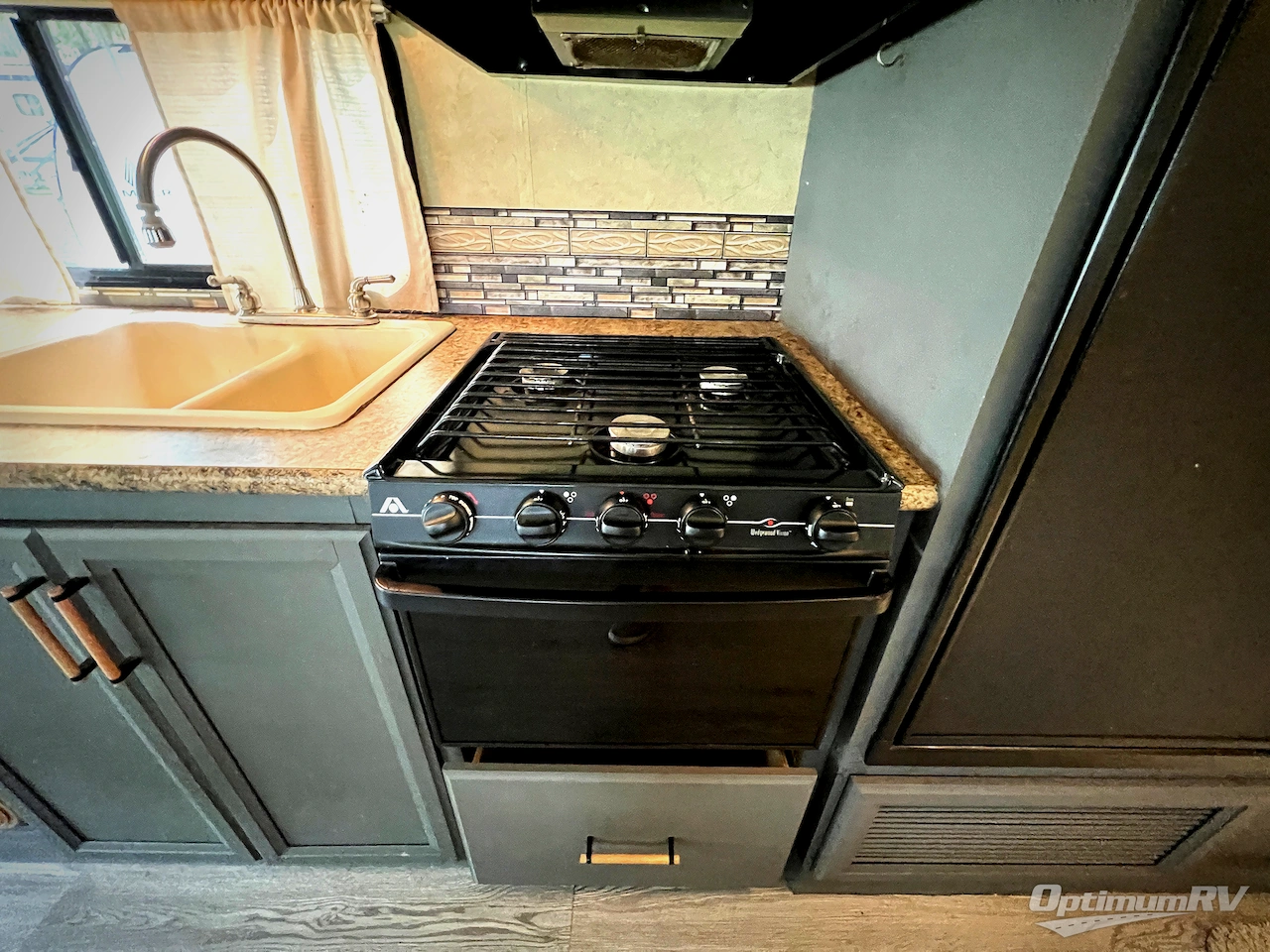 2012 Thor Chateau 31A Photo 12