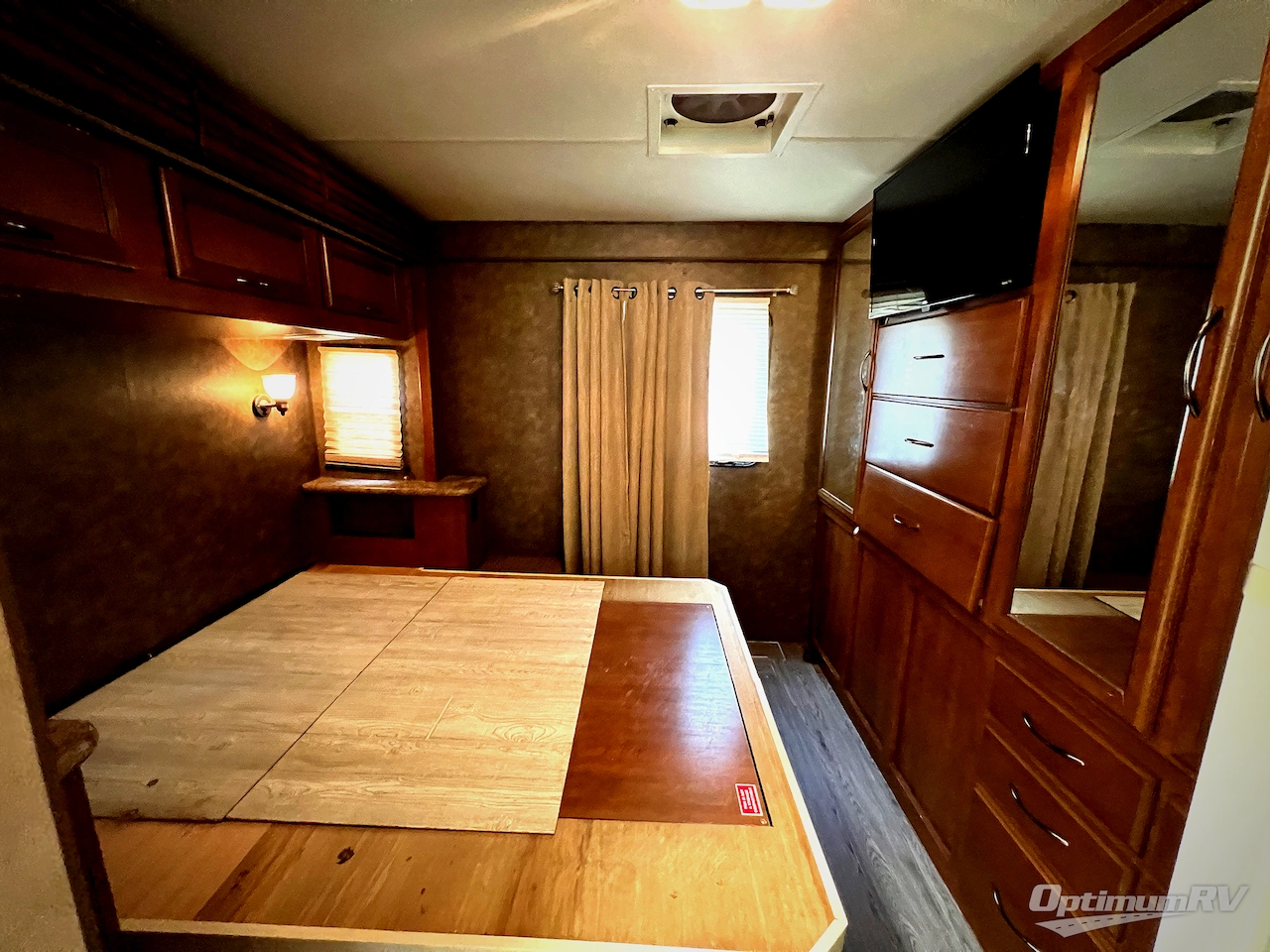 2012 Thor Chateau 31A Photo 16