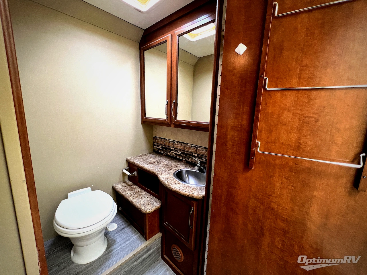 2012 Thor Chateau 31A Photo 18