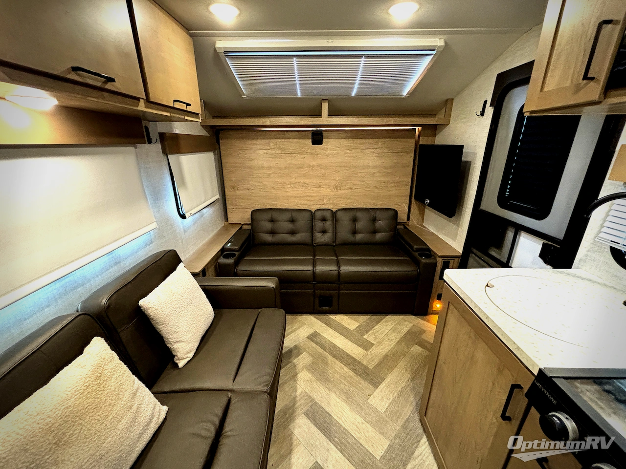 2022 Ember Overland Series 170MBH Photo 5
